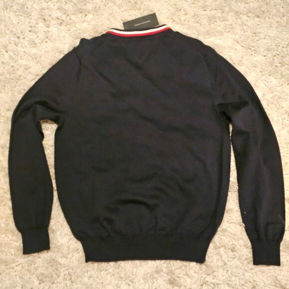 NWT Men's Tommy Hilfiger navy blue V-neck Sweater (size: medium) - Picture 2 of 3